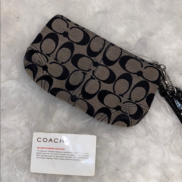 Vintage Signature Coach Collection Large Wristlet - Picture 2 of 3